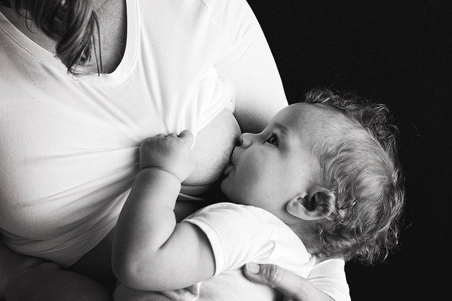 Agosto Dourado: Amamentação contribui na saúde do intestinal dos bebês